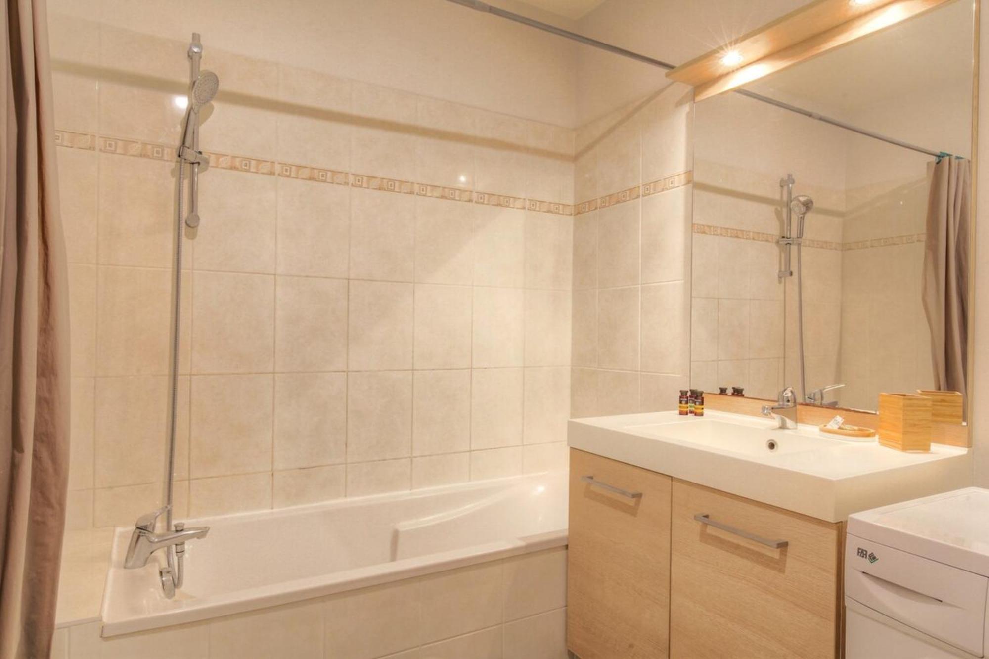 Le Calme Et Cosy Avec Parking Gratuit Apartment Lyon Exterior photo